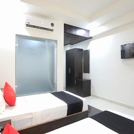 Live On Mrt736 Hotel มีรัท ภายนอก รูปภาพ