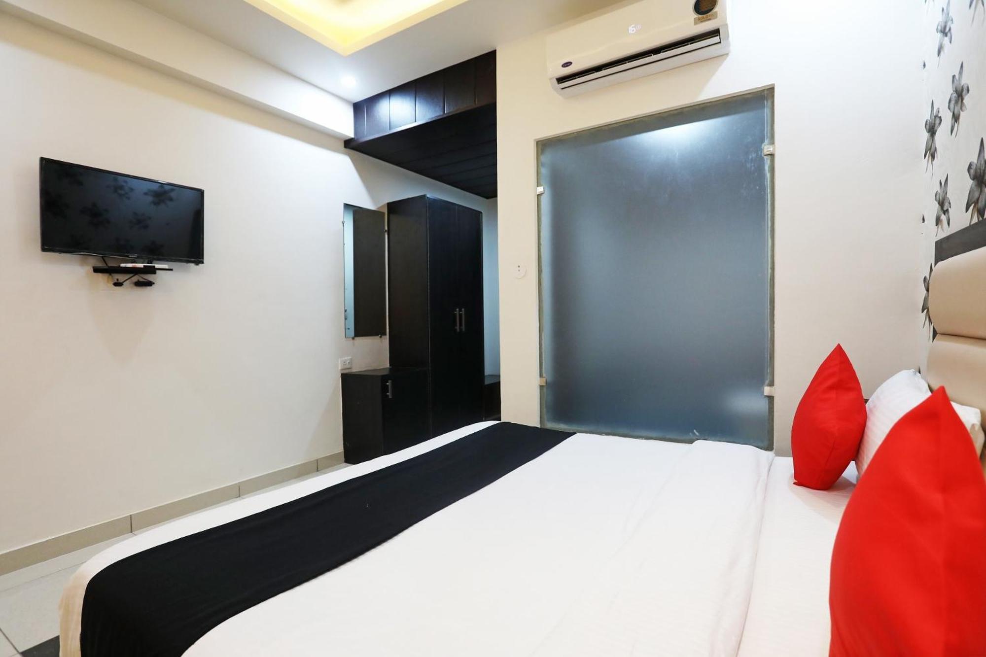 Live On Mrt736 Hotel มีรัท ภายนอก รูปภาพ
