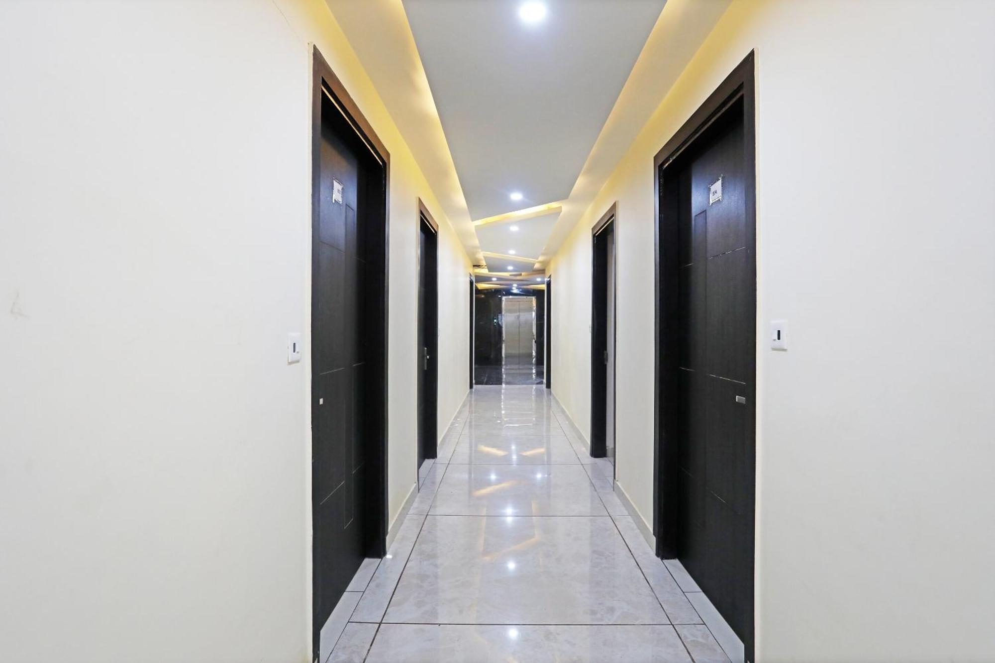 Live On Mrt736 Hotel มีรัท ภายนอก รูปภาพ