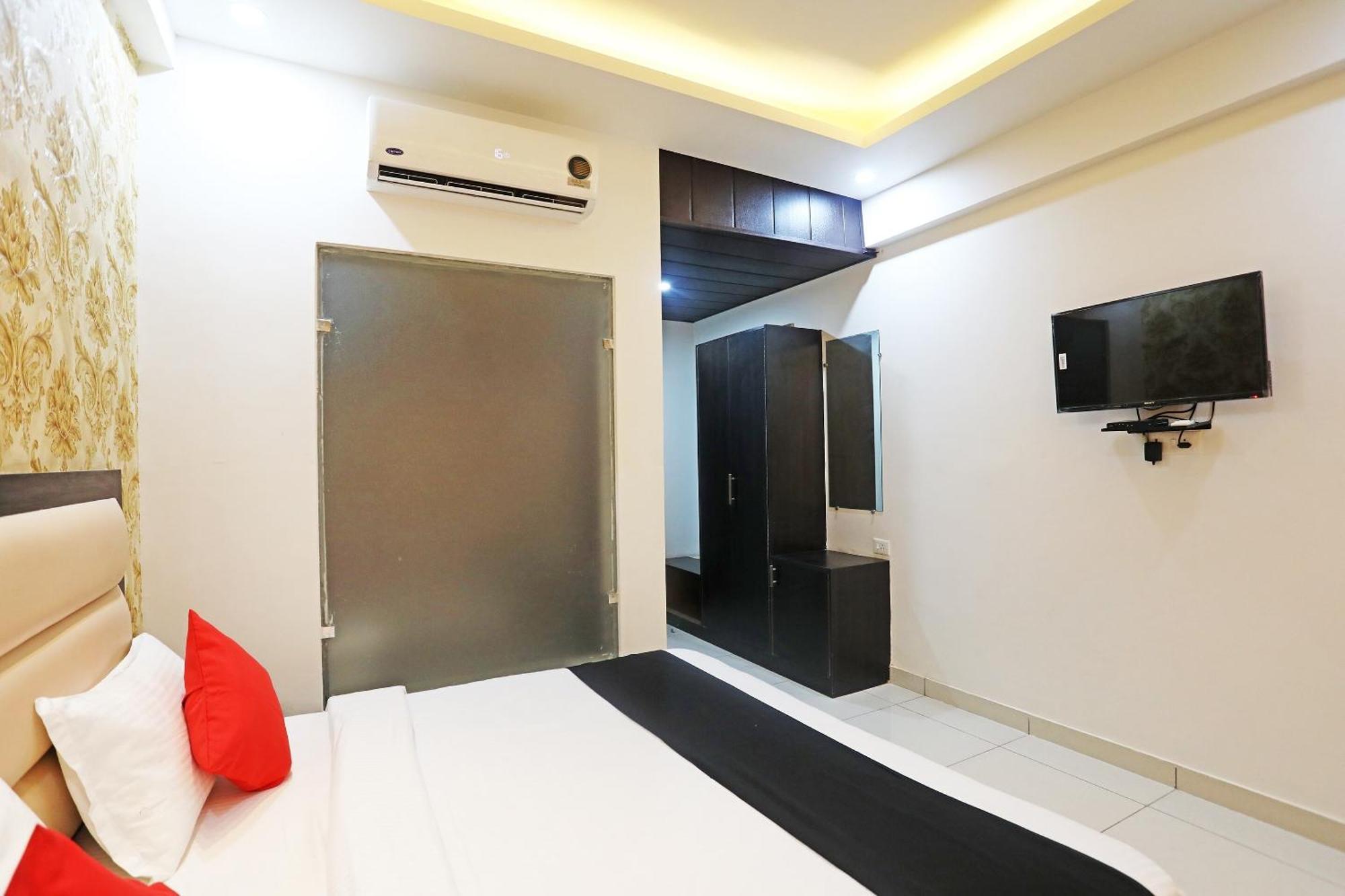 Live On Mrt736 Hotel มีรัท ภายนอก รูปภาพ