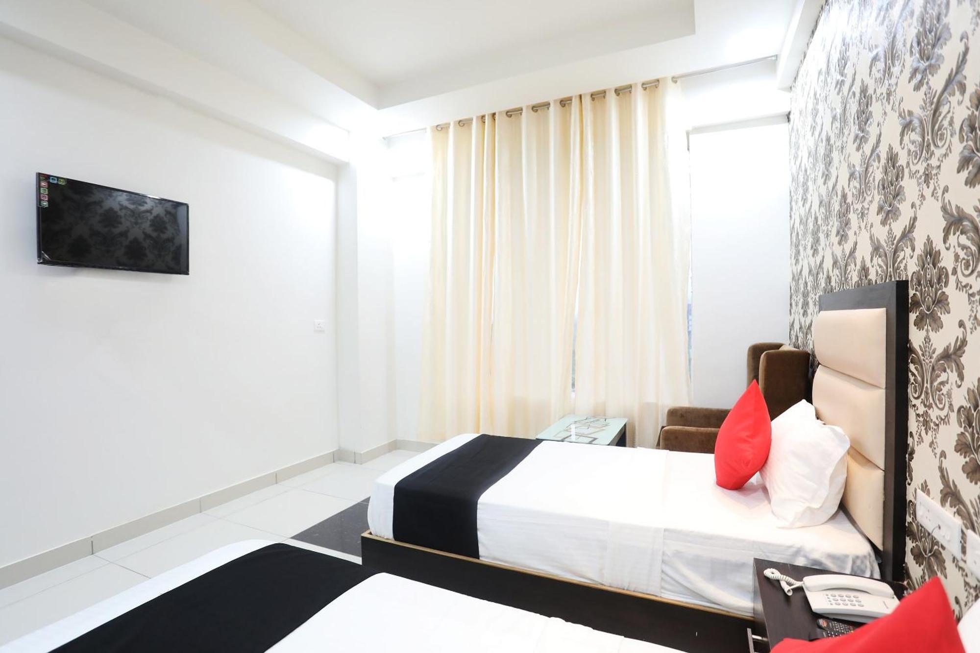 Live On Mrt736 Hotel มีรัท ภายนอก รูปภาพ