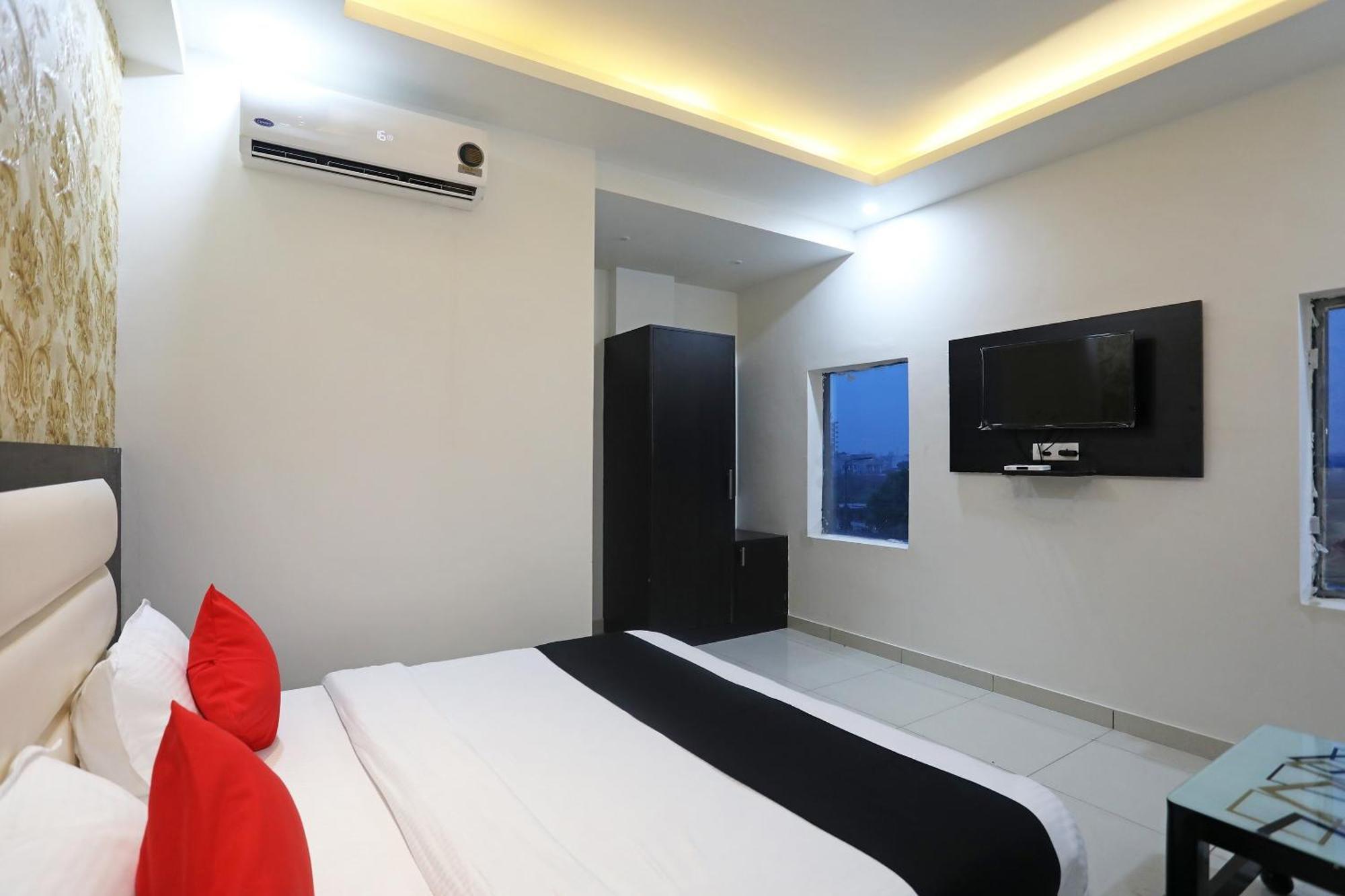 Live On Mrt736 Hotel มีรัท ภายนอก รูปภาพ