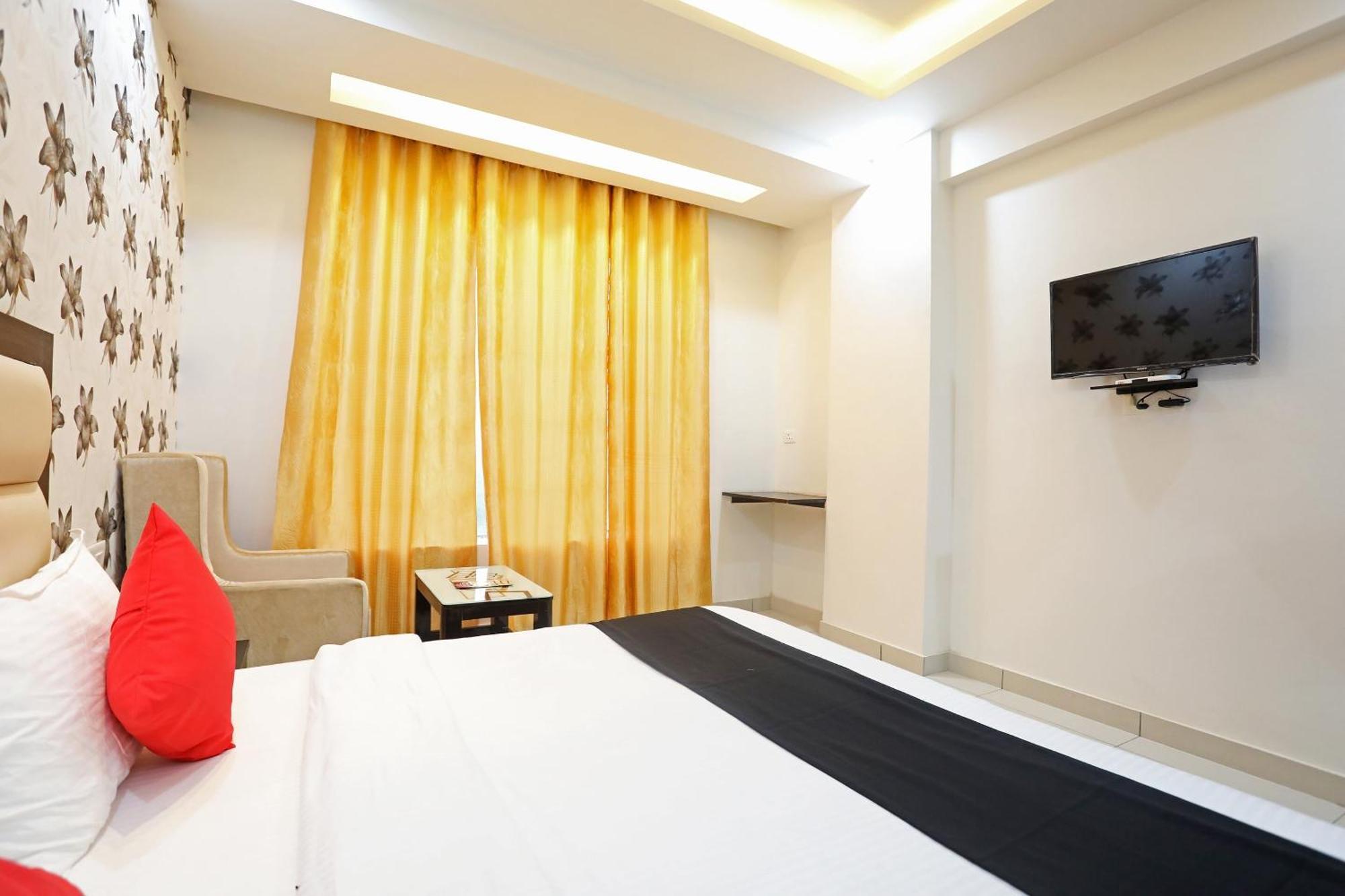 Live On Mrt736 Hotel มีรัท ภายนอก รูปภาพ