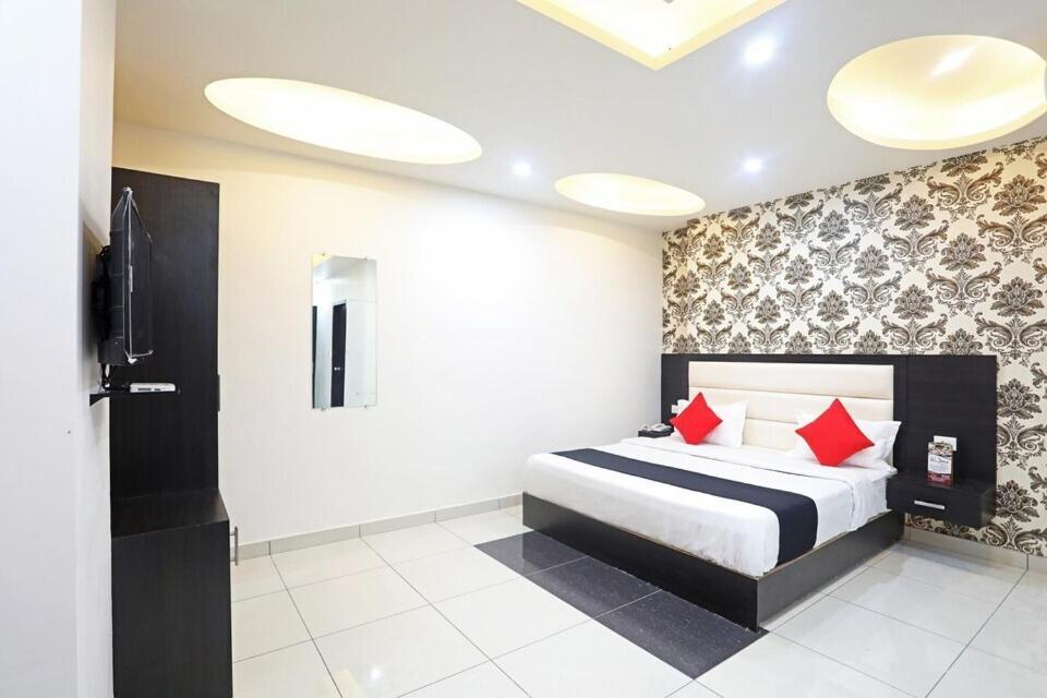 Live On Mrt736 Hotel มีรัท ภายนอก รูปภาพ