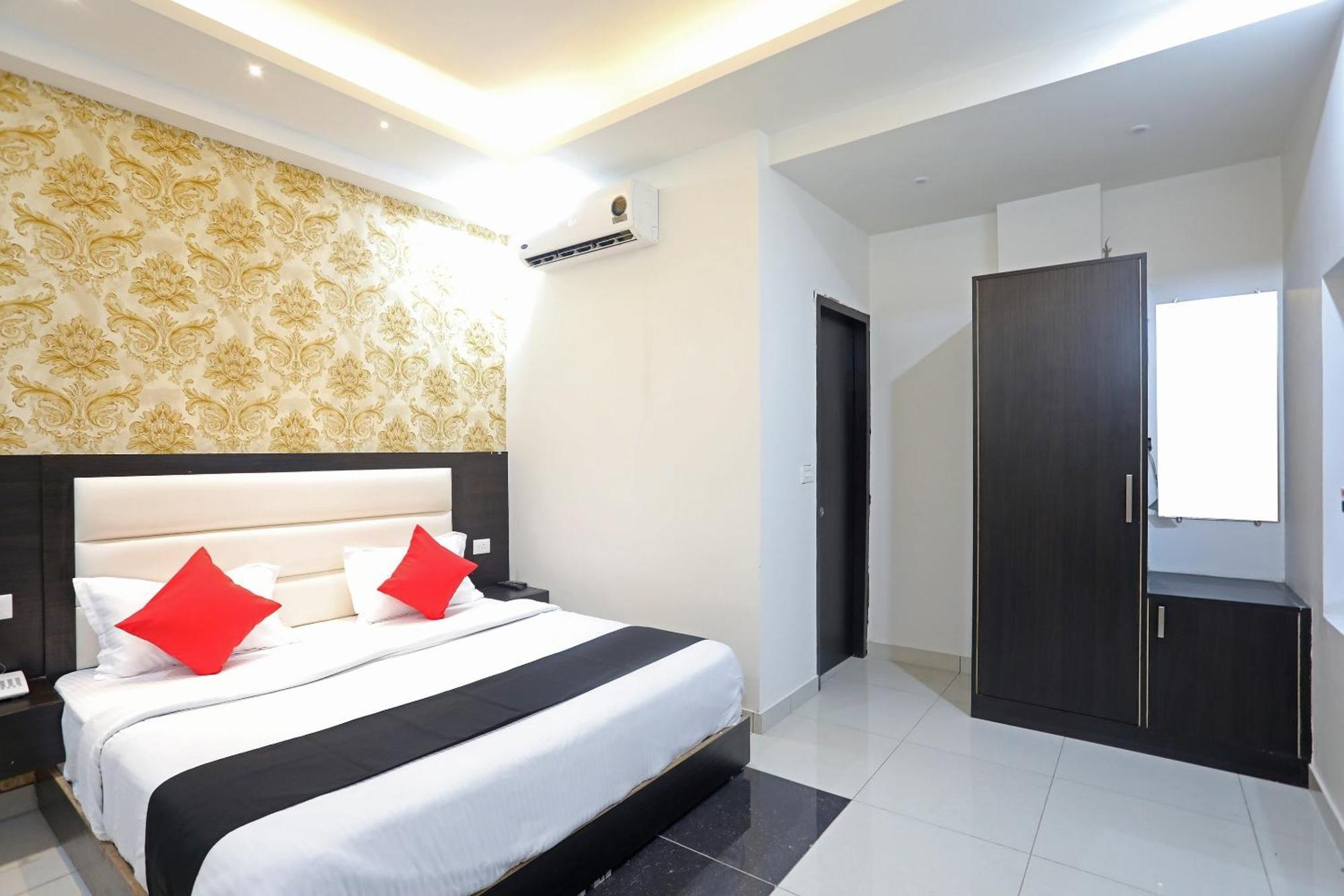 Live On Mrt736 Hotel มีรัท ภายนอก รูปภาพ