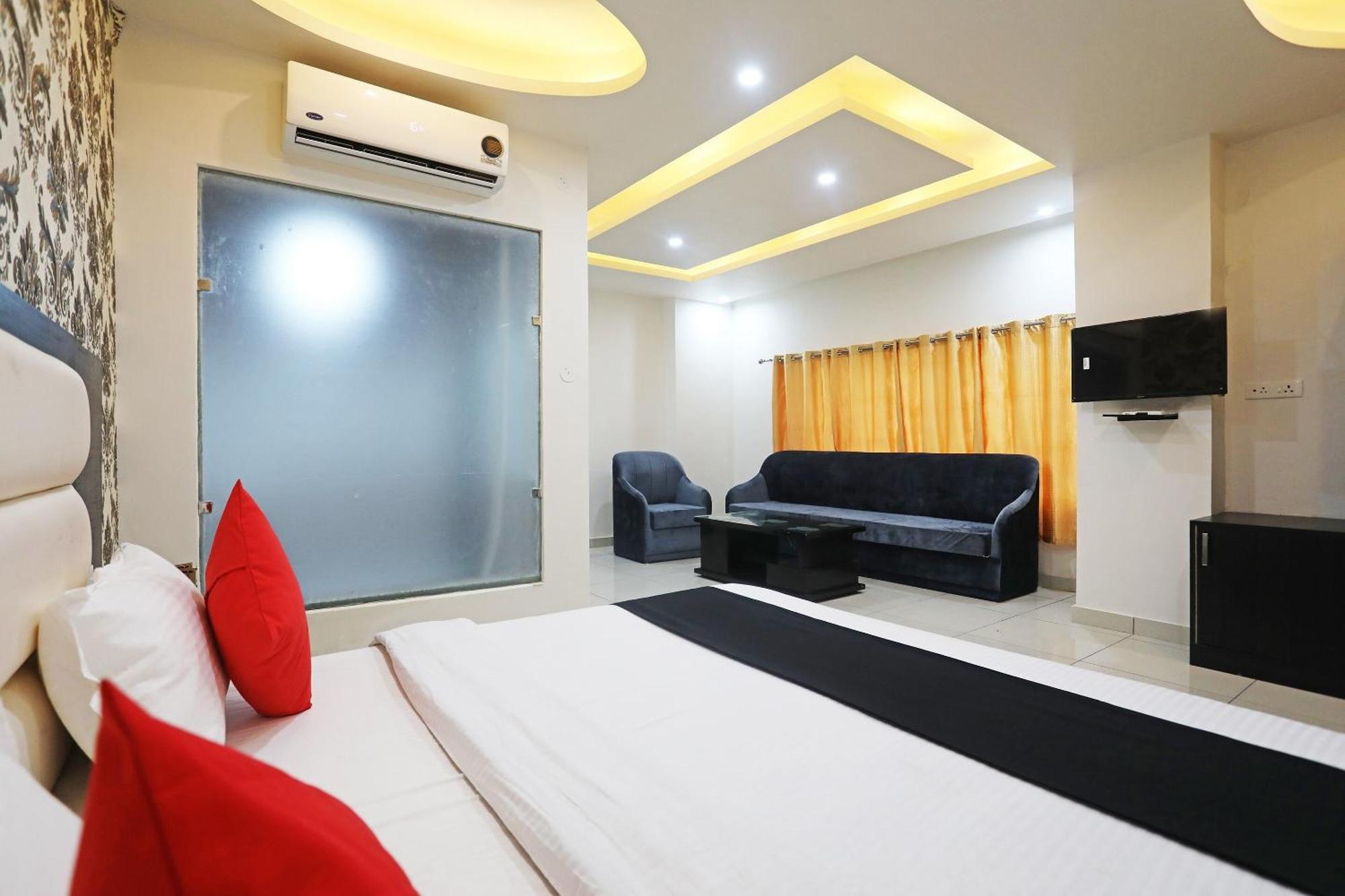 Live On Mrt736 Hotel มีรัท ภายนอก รูปภาพ