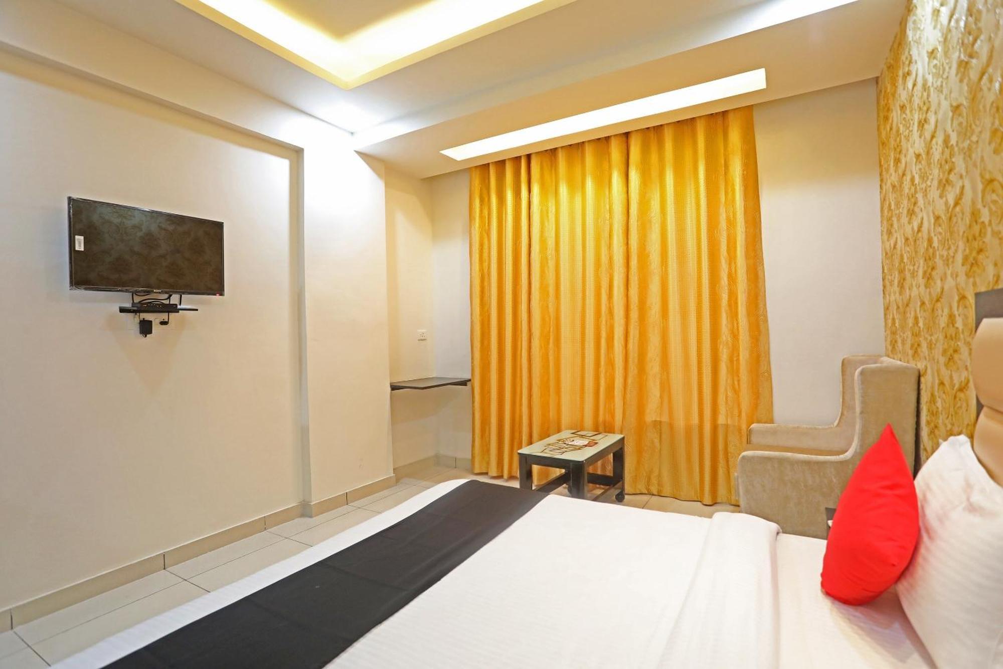 Live On Mrt736 Hotel มีรัท ภายนอก รูปภาพ