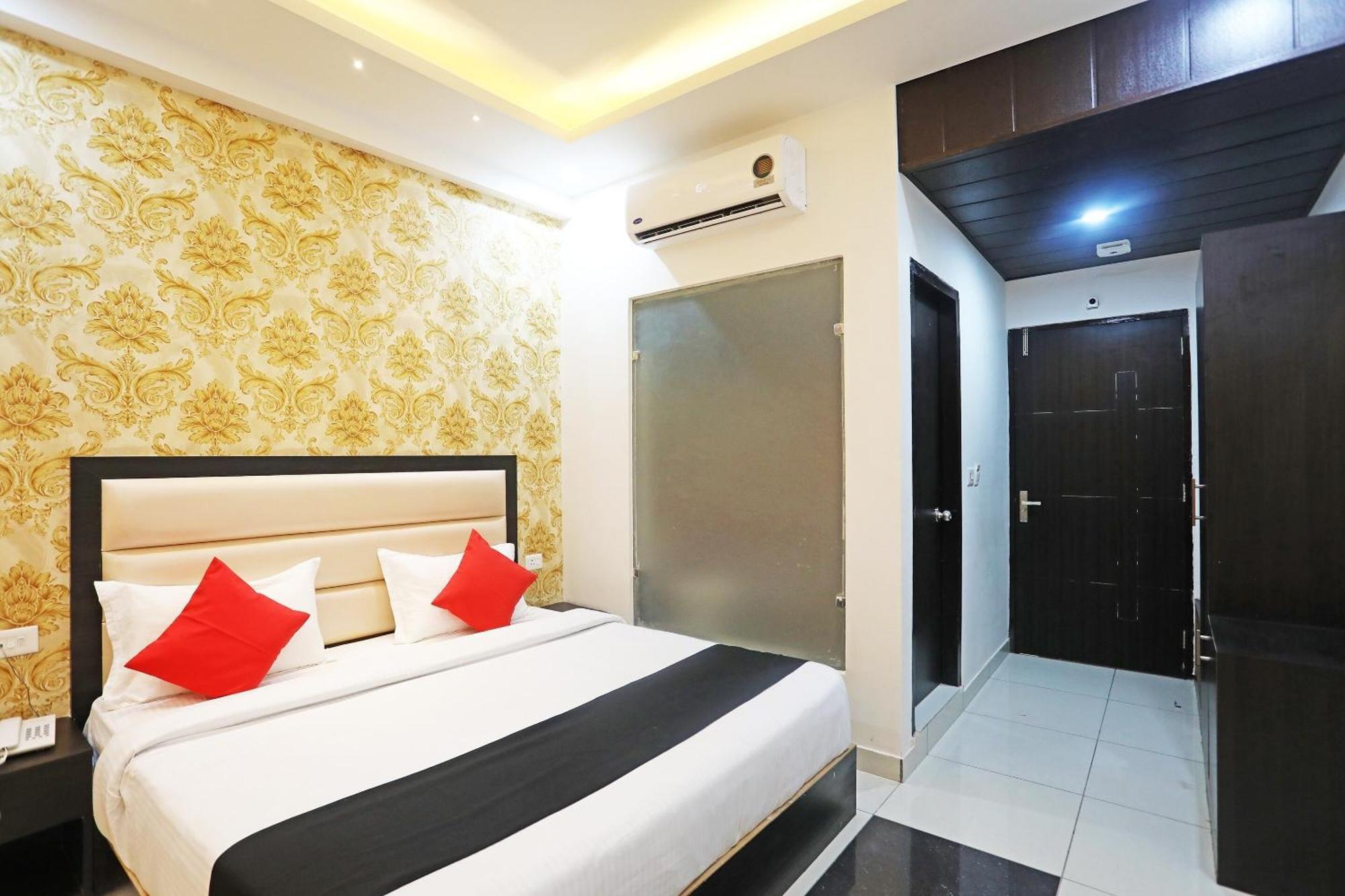 Live On Mrt736 Hotel มีรัท ภายนอก รูปภาพ