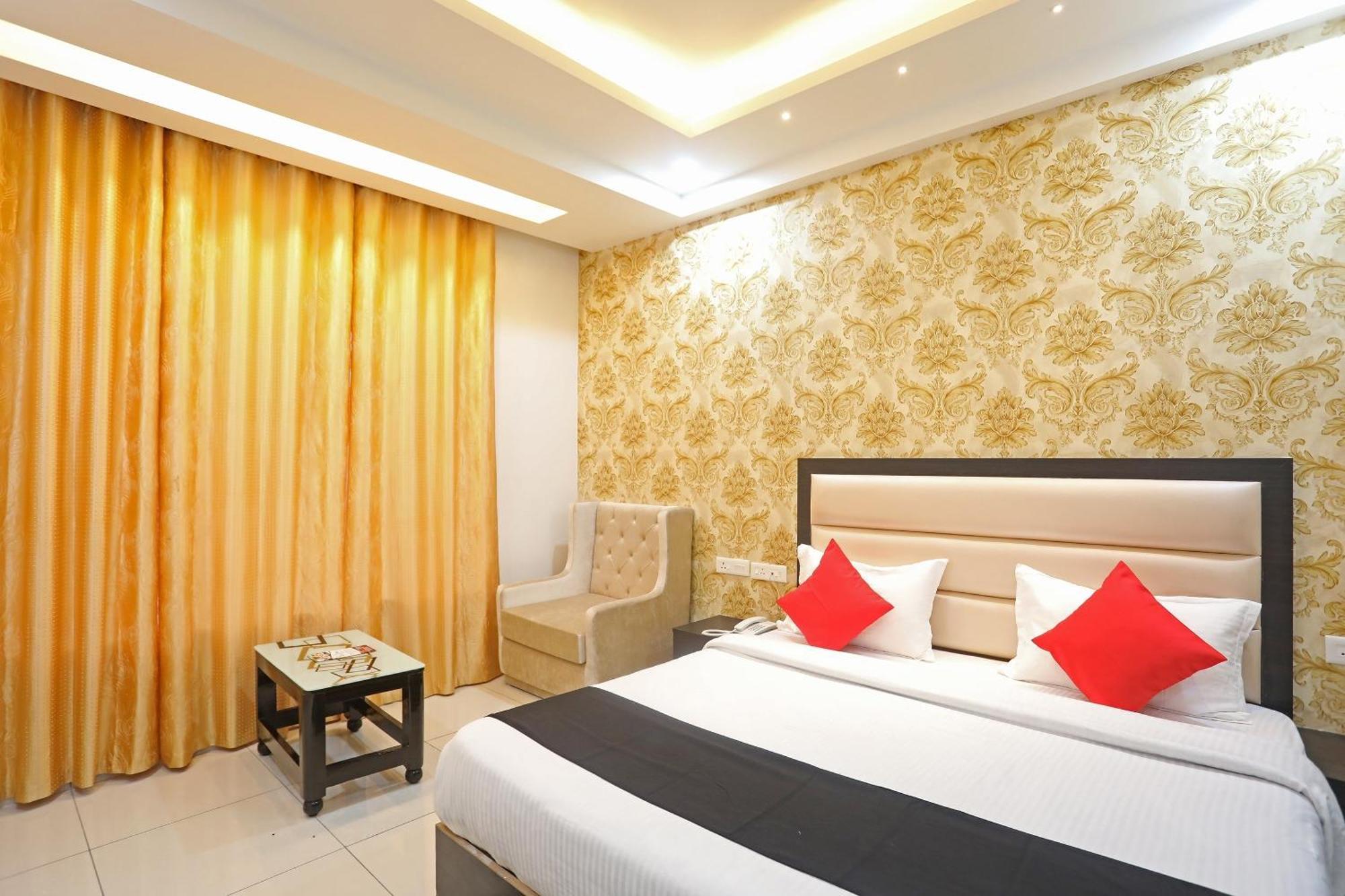 Live On Mrt736 Hotel มีรัท ภายนอก รูปภาพ