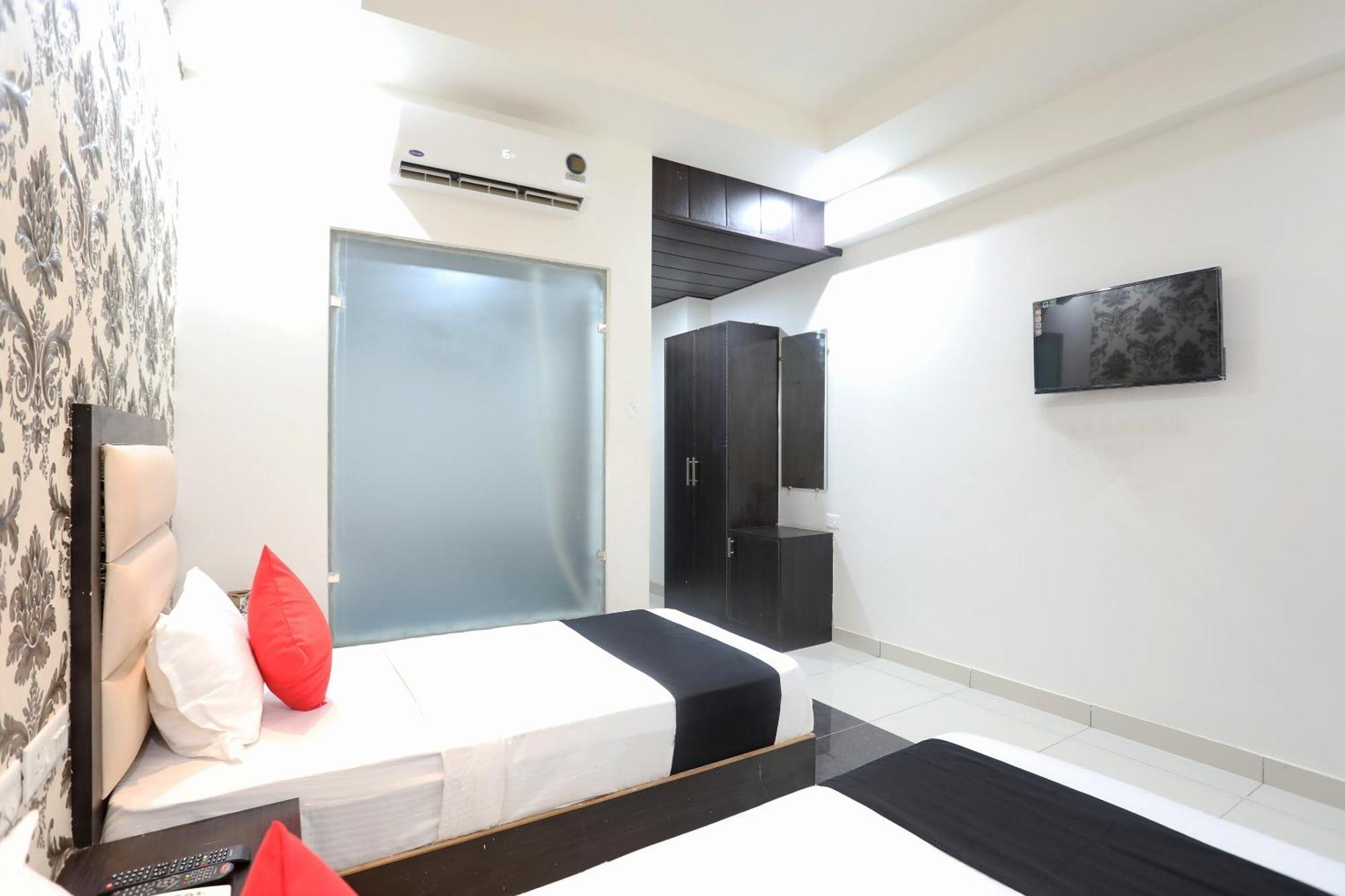 Live On Mrt736 Hotel มีรัท ภายนอก รูปภาพ
