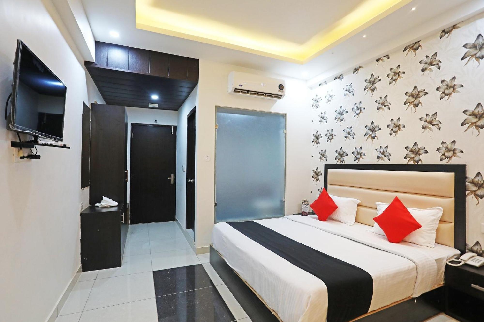 Live On Mrt736 Hotel มีรัท ภายนอก รูปภาพ